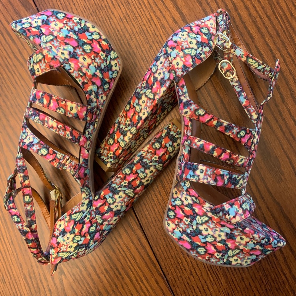 5” floral pattern an Jessica Simpson Heels